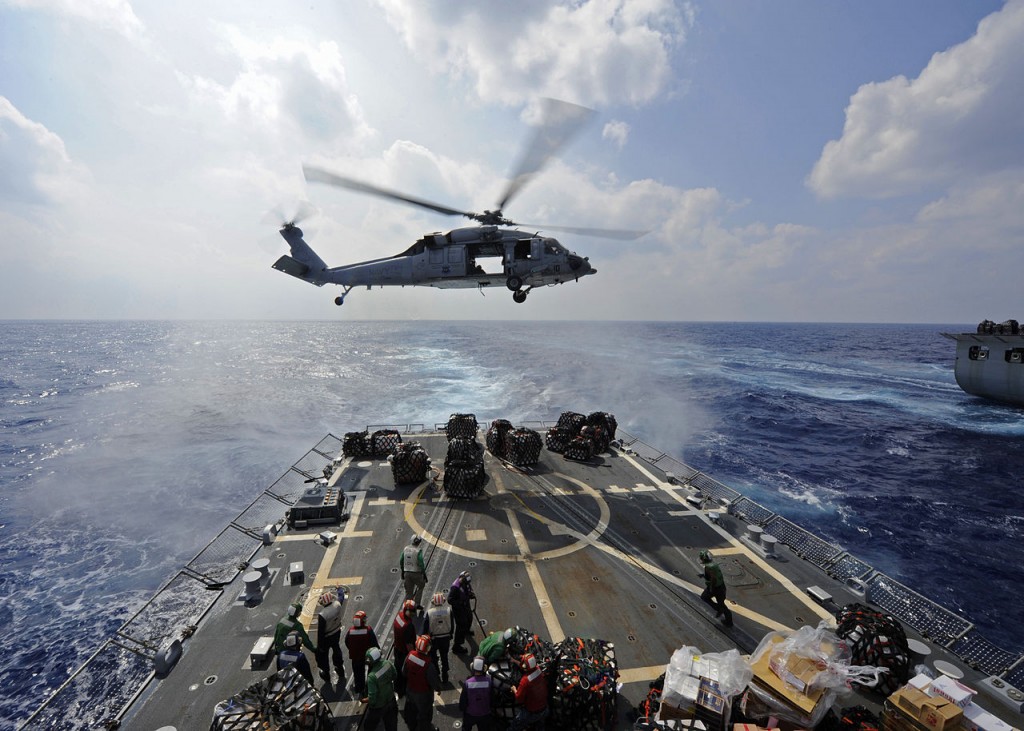 1280px-US_Navy_111025-N-VH839-048_An_MH-60R_Sea_Hawk_helicopter_transfers_supplies_to_the_flight_deck_of_the_Arleigh_Burke-class_guided-missile_destroyer_