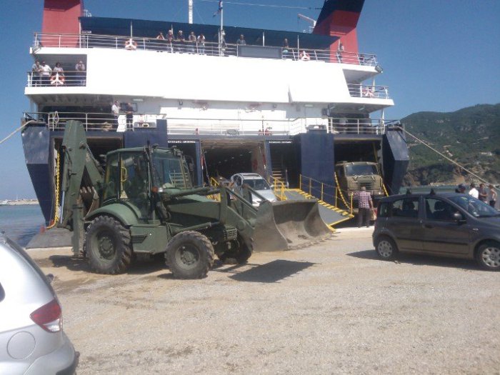 Κατέβηκαν και έπιασαν δουλειά τα Μηχανήματα  του Στρατού στη Σκόπελο!!