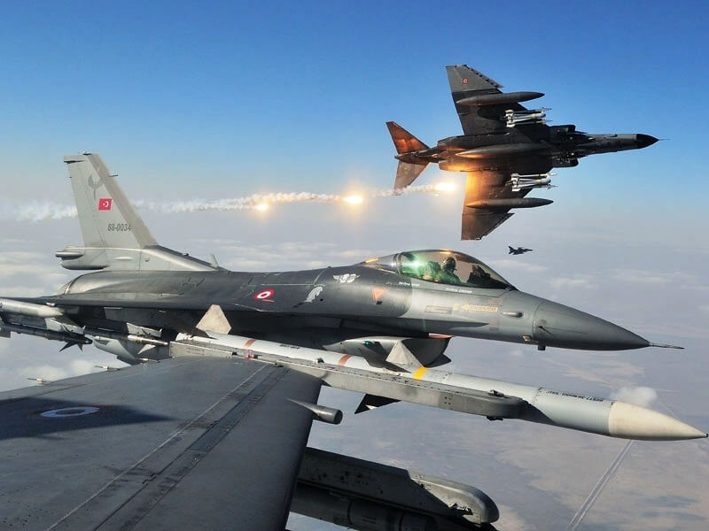 turkey-f-16-fighting-falcon-using-flares2