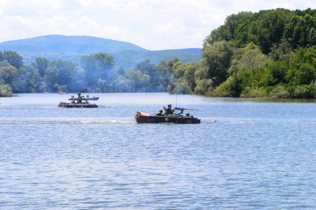 Μαζική και «βίαια διάβαση του Ποταμού Έβρου» απο τις Δυνάμεις της 3ης Μ/Κ ΤΑΞ! (φώτο) - Εικόνα5 Μαζική και «βίαια διάβαση του Ποταμού Έβρου» απο τις Δυνάμεις της 3ης Μ/Κ ΤΑΞ! (φώτο) - Εικόνα5