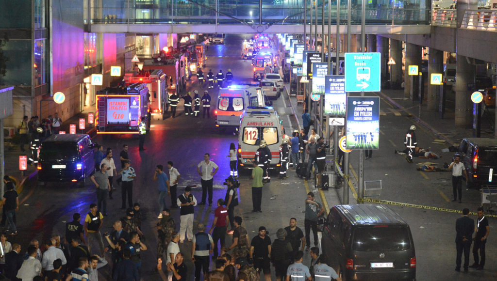 epa05397041 Medics and policemen are at the scene as dead bodies lay on the ground after a suicide bomb attack at Ataturk Airport in Istanbul, Turkey, 28 June 2016. At least 28 people were killed and 60 injured in a terror attack that hit Ataturk Airport. EPA/IHLAS NEWS AGENCY TURKEY OUT