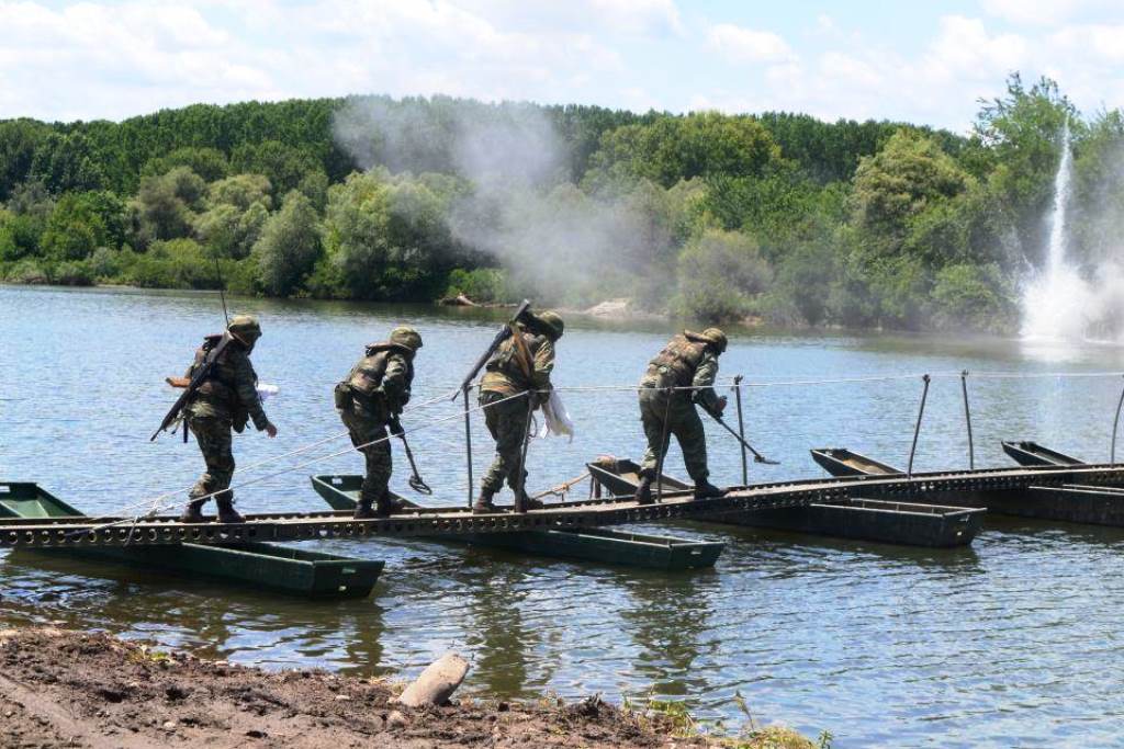 Μαζική και «βίαια διάβαση του Ποταμού Έβρου» απο τις Δυνάμεις της 3ης Μ/Κ ΤΑΞ! (φώτο) - Εικόνα3 Μαζική και «βίαια διάβαση του Ποταμού Έβρου» απο τις Δυνάμεις της 3ης Μ/Κ ΤΑΞ! (φώτο) - Εικόνα3