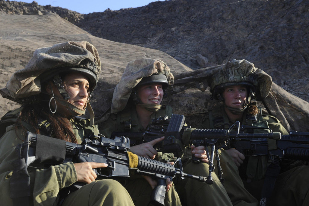 Flickr_-_Israel_Defense_Forces_-_The_Life_of_Female_Field_Intelligence_Combat_Soldiers_(3)