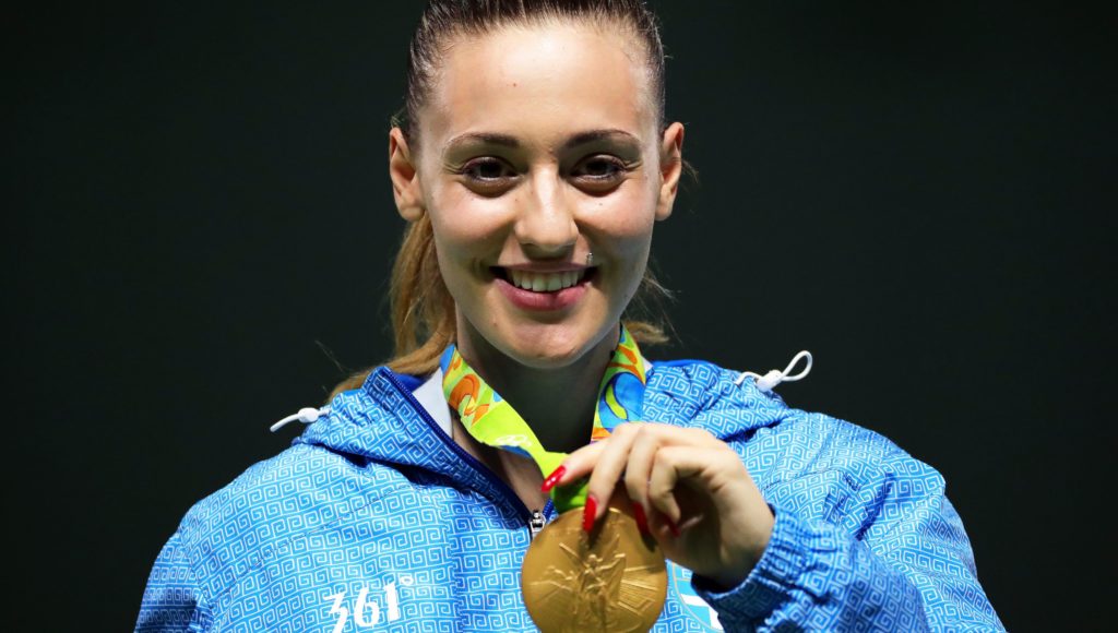 epa05468588 Anna Korakaki of Greece poses with her gold medal on the podium after winning the women's 25m Pistol competition of the Rio 2016 Olympic Games Shooting events at the Olympic Shooting Centre in Rio de Janeiro, Brazil, 09 August 2016. EPA/ARMANDO BABANI
