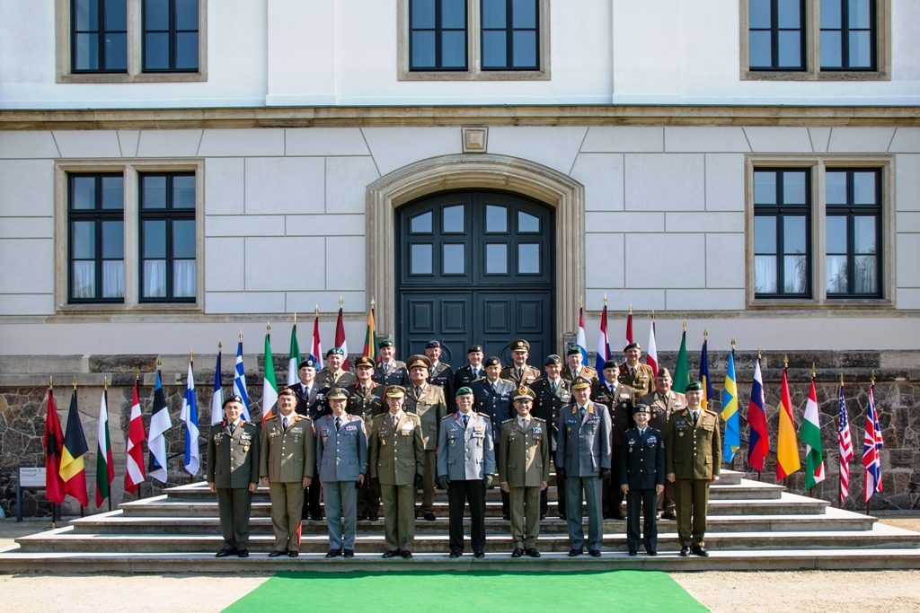 Forum Oberbefehlshaber der europäischen Landstreitkräfte an der Offizierschule des Heeres in Dresden.