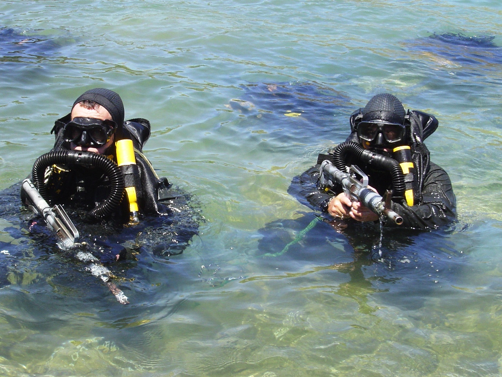 Τα Αμφίβια Κομάντο του 3ου ΕΤΕΘ απαντούν …Έχε πίστη στο Θεό και μια σφαίρα στη Θαλάμη! (φώτο) - Εικόνα6 Τα Αμφίβια Κομάντο του 3ου ΕΤΕΘ απαντούν …Έχε πίστη στο Θεό και μια σφαίρα στη Θαλάμη! (φώτο) - Εικόνα6