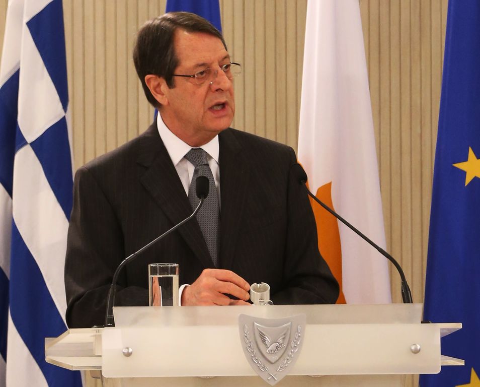 Ο Πρόεδρος της Δημοκρατίας της Κύπρου Νίκος Αναστασιάδης μιλάει σε επίσημο δείπνο που πραγματοποιήθηκε προς τιμήν του Πρωθυπουργού της Ελλάδας Αλέξη Τσίπρα (ΔΕΝ ΔΙΑΚΡΙΝΕΤΑΙ), στο Προεδρικό Μέγαρο, στην Λευκωσία, την Δευτέρα 2 Φεβρουαρίου 2015. Ο κ. Α. Τσίπρας πραγματοποιεί μονοήμερη επίσκεψη στην Κύπρο όπου θα έχει διμερείς συνομιλίες. ΑΠΕ-ΜΠΕ/PIO/Χριστος Αβρααμιδης