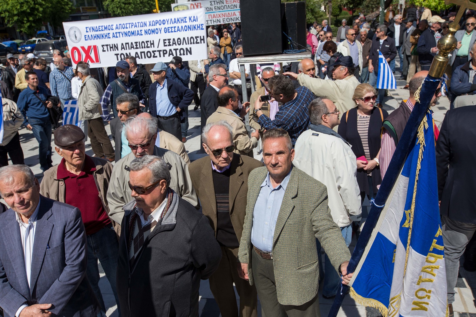 Απόστρατοι αξιωματικοί του στρατού αεροπορίας και ναυτικού πραγματοποιούν συγκέντρωση διαμαρτυρίας για τα εθνικά θέματα στο άγαλμα Βενιζέλου στην Θεσσαλονίκη. Θεσσαλονίκη, Παρασκευή 15 Σεπτεμβρίου 2016. ΑΠΕ ΜΠΕ/PIXEL/ΜΠΑΡΜΠΑΡΟΥΣΗΣ ΣΩΤΗΡΗΣ