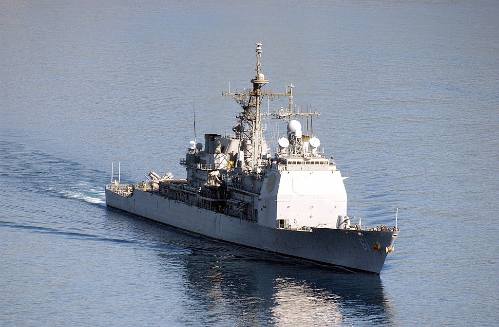 To Καταδρομικό USS Monterey (CG-61) στα 10νμ απο τα Ψαρά  (Χάρτης)