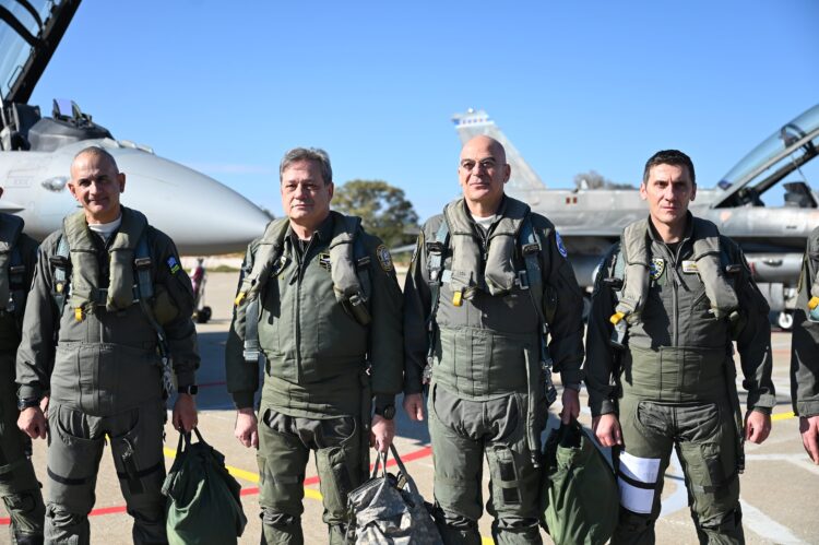 Ο  ΥΕΘΑ Δένδιας  στην 115ΠΜ σε Πτήση …F-16 Viper πάνω από το Αιγαίο !(video)