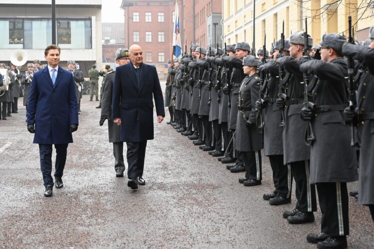 Συνάντηση του ΥΕΘΑ Ν. Δένδια με τον Υπουργό Άμυνας της Φινλανδίας στο Ελσίνκι – Είδε το «φινλανδικό μοντέλο» για την θητεία