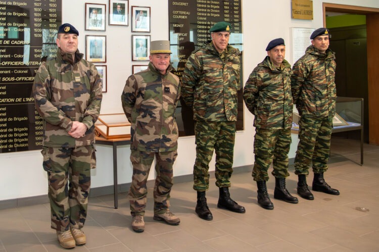 Επίσκεψη Αξιωματικών της ΣΜΥ …Στη Σχολή Υπαξιωματικών της Γαλλίας