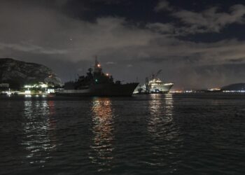 Επιχείριση «Ασπίδες»: Φωτογραφίες από τον απόπλου της φρεγάτας ΥΔΡΑ για την Ερυθρά