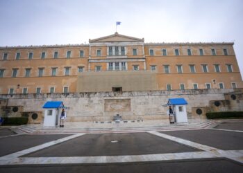 Συναγερμός στη Βουλή – Τηλεφώνημα για βόμβα