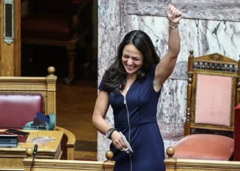 Πάει το χάσαμε το μυαλό Πατριώτη … Με εντολή της Δόμνας η αργία της Πρωτομαγιάς μεταφέρεται την 7η Μαΐου