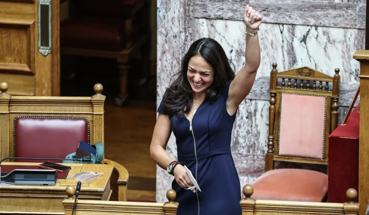 Πάει το χάσαμε το μυαλό Πατριώτη … Με εντολή της Δόμνας η αργία της Πρωτομαγιάς μεταφέρεται την 7η Μαΐου