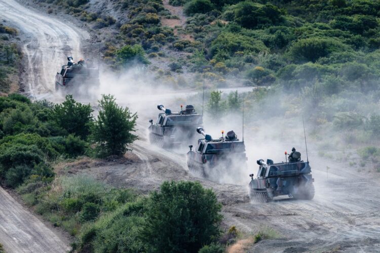 Νυχτερινή & Κανονική ανάπτυξη Πυροβολαρχίας με Εκτέλεση Βολών …Από Ανθυπολοχαγούς της ΣΣΕ  & Μονίμων Λοχιών της ΣΜΥ (video)