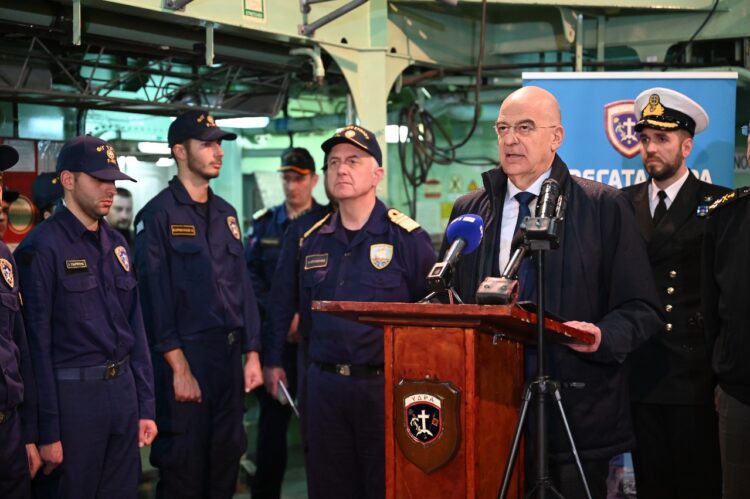 Στην Φ/Γ ΥΔΡΑ στον Ναύσταθμο Σαλαμίνας ο ΥΕΘΑ