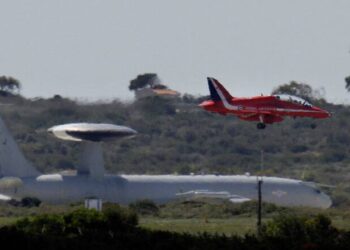 Οι Ρώσοι απείλησαν να καταρρίψουν γαλλικό αεροπλάνο που περιπολούσε στη Μαύρη Θάλασσα