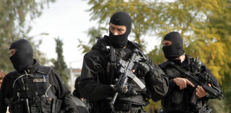 Αντιτρομοκρατική: Στον εισαγγελέα οι έξι από τους δέκα συλληφθέντες