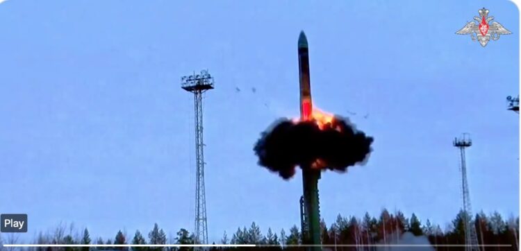 Εκτόξευση διηπειρωτικού βαλλιστικού πυρηνικού πυραύλου απο τον Πούτιν (video)