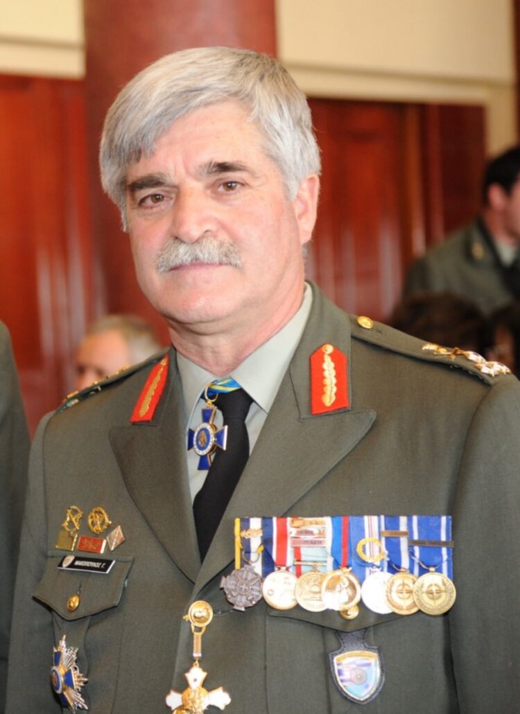 Έφυγε  ξαφνικά ο Στρατηγός Γεώργιος Νακόπουλος …Αρχηγός της Τάξεως ΣΣΕ 1977