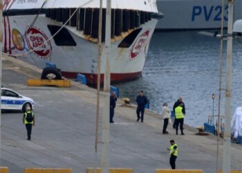 Σήμερα αναμένεται να αναχωρήσει το πλοίο με την ανθρωπιστική βοήθεια προς τη Γάζα