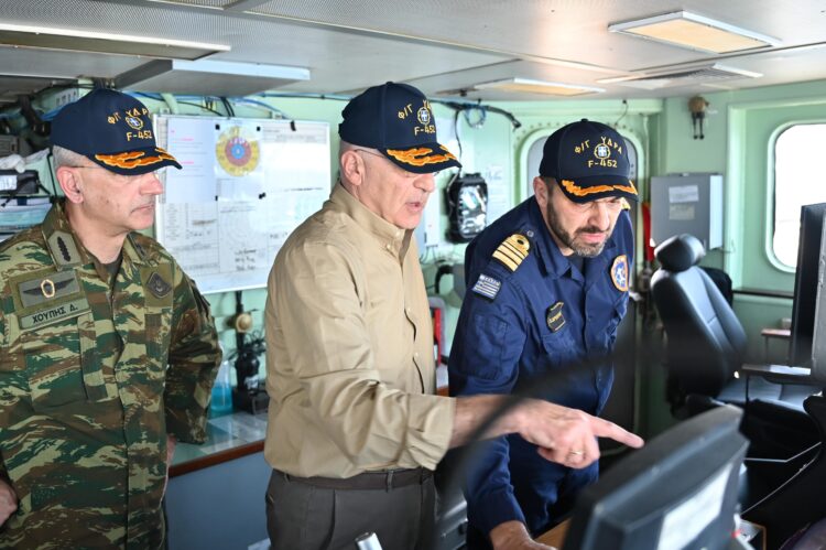 Εν πλω στη Φ/Γ ΥΔΡΑ στον κόλπο του Άντεν ο… ΥΕΘΑ συνοδεία Α/ΓΕΕΘΑ & Α/ΓΕΝ (video)