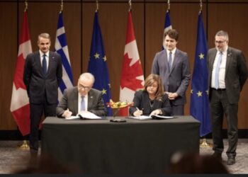 ‘Έπεσαν οι υπογραφές για την προμήθεια 7 νέων  Α/Φ DHC-515.