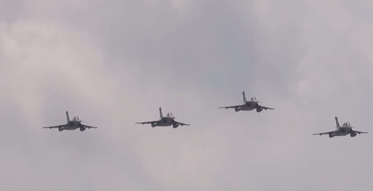 Διέλευση Rafale, F-4 PHANTOM, M-346 αεροσκαφών στον Αττικό ουρανό