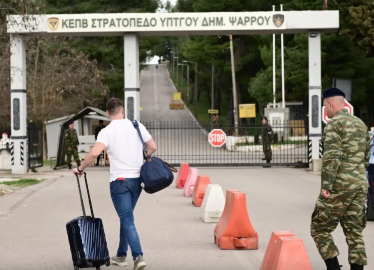 Παρουσιάστηκε στο ΚΕΠΒ Θηβών ο πρόεδρος του Σύριζα…