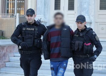 Καμπάνα 8 ετών στον 22 χρόνο Αφγανό που …Λαμπάδιασε το 2020 το ΚΥΤ της Μόριας