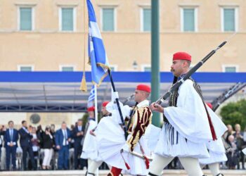 Παρουσία ΥΕΘΑ Δένδια & Στρατιωτικής Ηγεσίας στην παρέλαση για την Εθνική Επέτειο της 25ης Μαρτίου