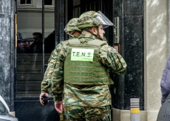 Απομακρύνθηκαν δύο χειροβομβίδες από διαμέρισμα στο Κολωνάκι