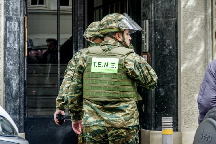 Απομακρύνθηκαν δύο χειροβομβίδες από διαμέρισμα στο Κολωνάκι