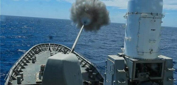 Έκτακτο : Ανέλαβε δράση η Φ/Γ ΥΔΡΑ …Βολές με πυροβόλο 5 ιντσών κατά 2 UAVS   των Xούθι