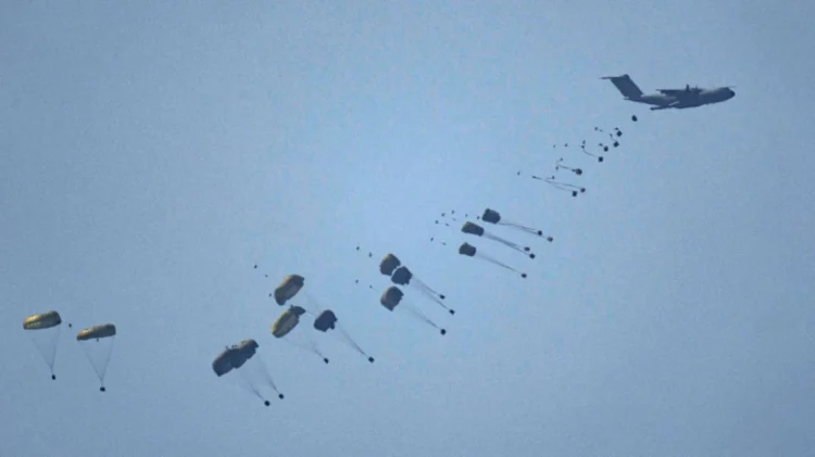 Γάζα: Ανθρωπιστική βοήθεια σκότωσε 5 άτομα και τραυμάτισε 10 γιατί δεν άνοιξε το αλεξίπτωτο