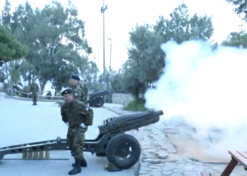 H “πρώτη Κανονιά” έπεσε  στις 6:20 από το Πυροβολείο του Λυκαβηττού