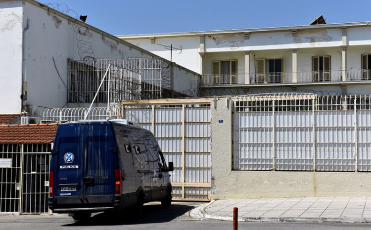 Φυλακές Κορυδαλλού: Συνελήφθη σωφρονιστικός υπάλληλος που αποπειράθηκε να εισάγει κάνναβη & κινητά τηλέφωνα.