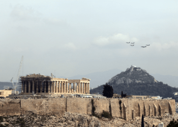 Πτήση Μαχητικών & Ελικοπτέρων πάνω απο την Αθήνα …