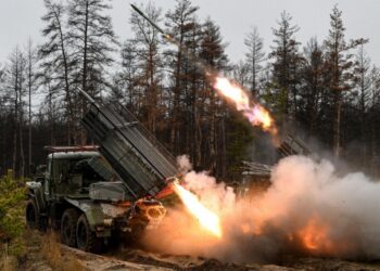 Μπαράζ ρωσικών επιθέσεων στην Ουκρανία μετά το μακελειό