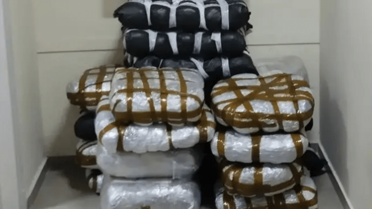 Συλλήψεις Αστυνομικών στην Ηγουμενίτσα …Για μεταφορά 130 κιλά Χασίσι