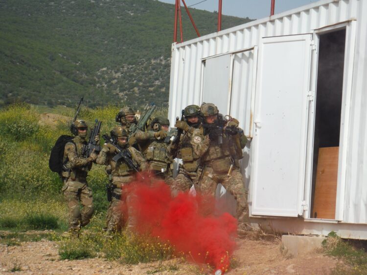 Συνεκπαίδευση της ΔΕΠ και της 43 Commando Fleet Protection Group Royal Marines του Ηνωμένου Βασιλείου