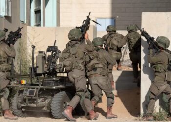 Κομάντος του Ισραήλ πέφτουν σε εν ενέδρα κατά την εισβολή σε  οικία (video)