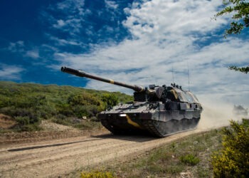 Βολές Πυροβολικού στην Παραλία των Πετρωτών