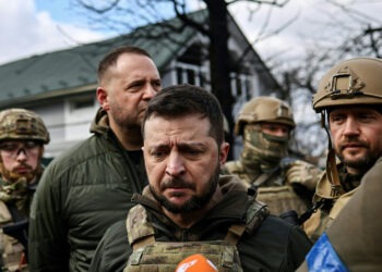 Ο Ζελένσκι καλεί τις ΗΠΑ να επισπεύσουν τις παραδόσεις όπλων