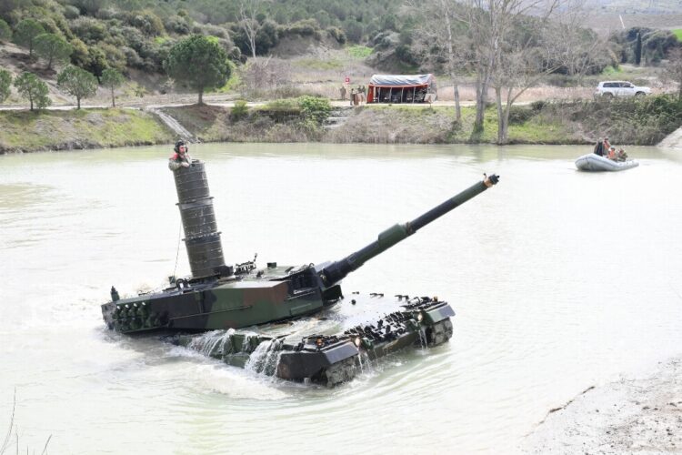 Οι Τούρκοι της 4ης Μ/ΤΑΞ/ΠΖ μετά από  πολλές προσπάθειες κατάφεραν τελικά να …Περάσουν Στάσιμα νερά !!! Αλλά για τον (Έβρο ούτε σκέψη )