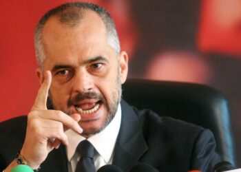 Ξαφνικά καταφτάνει  στην Αθήνα  και ο Αλβανός Έντι Ράμα