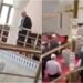 Έβγαλαν σηκωτό από Τζαμί τον ψευτομουφτη Ξανθης… (video)