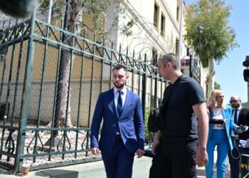 Ελεύθερος αφέθηκε ο ανεξάρτητος βουλευτής Κωνσταντίνος Φλώρος